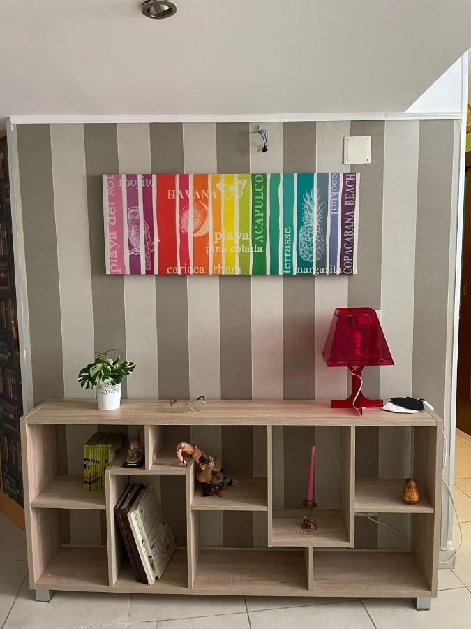 Colorful House Apartment เนเปิลส์ ภายนอก รูปภาพ
