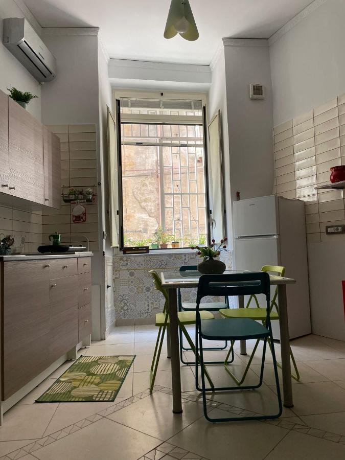 Colorful House Apartment เนเปิลส์ ภายนอก รูปภาพ